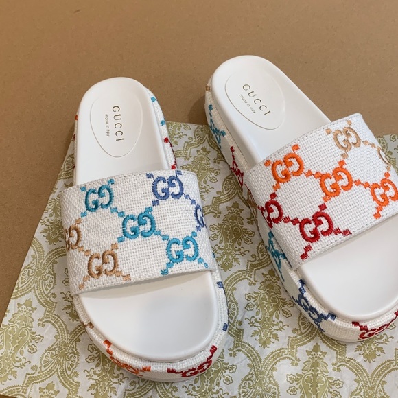 Gucci Women's GG White and Multicolor Slide Sandals - Picture 2 of 4
